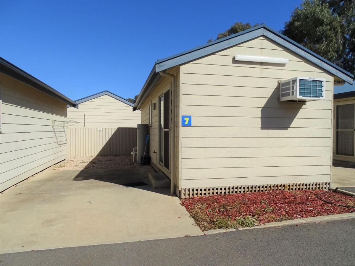 Мотель Moonta Bay Cabins Port Moonta Екстер'єр фото