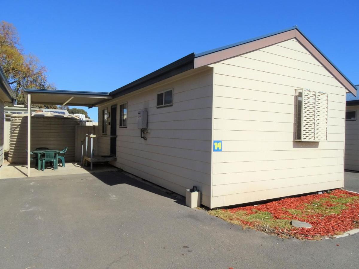 Мотель Moonta Bay Cabins Port Moonta Екстер'єр фото