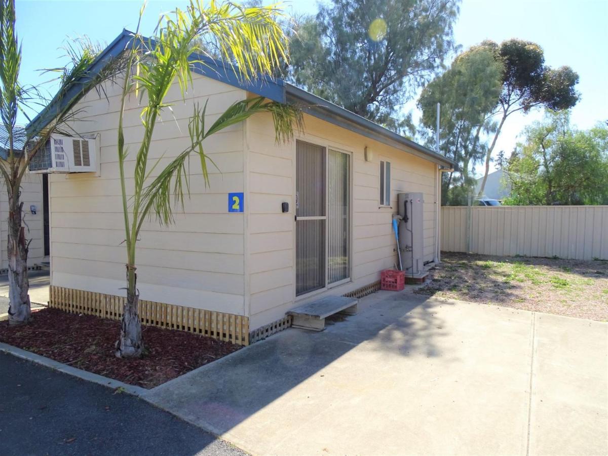 Мотель Moonta Bay Cabins Port Moonta Екстер'єр фото